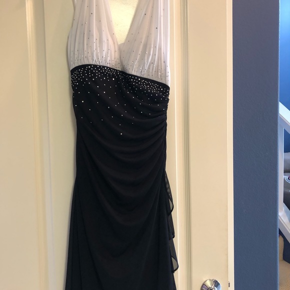 Gorgeous dress - Picture 2 of 5